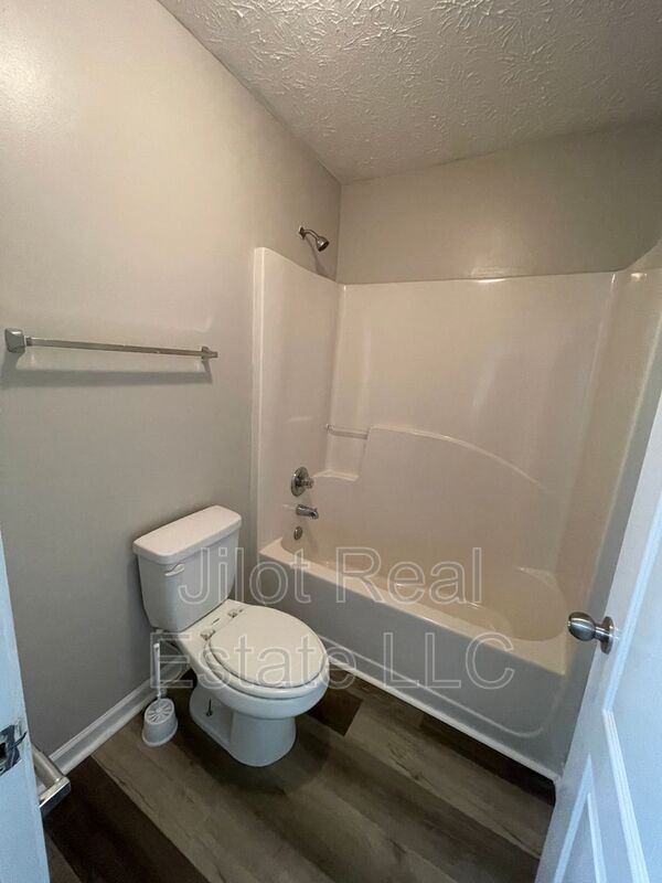 Building Photo - 700 Yukon Way