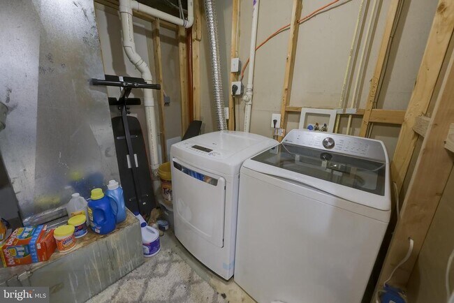 Building Photo - 601 Crossover Ct