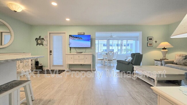 Building Photo - 1065 Gulf Shore Blvd N