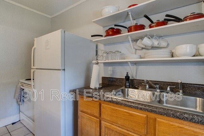 Building Photo - 1954 Manila Ave