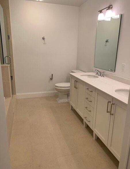 Building Photo - 10 Byron Pl