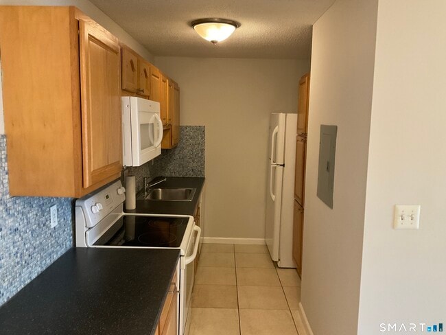 Building Photo - 157 Woodland Dr