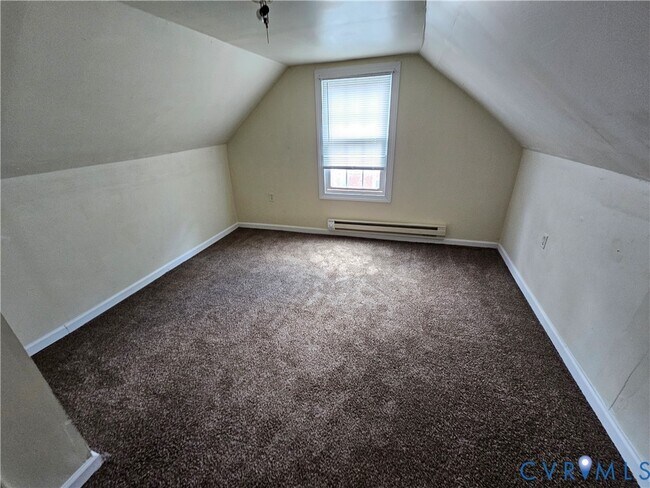 Building Photo - 2405 Granville Ave
