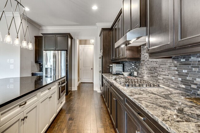 Building Photo - 6275 Bellmoore Park Ln