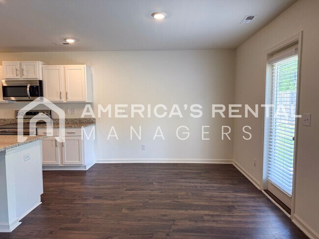 Building Photo - Move-in Special! Beautiful 5 Bed, 2 Bath h...