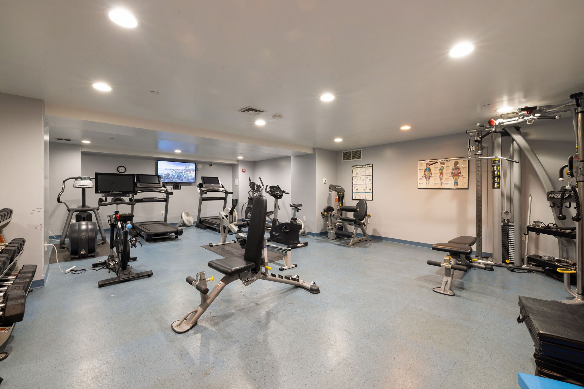 Building Photo - 1550 E Royall Pl