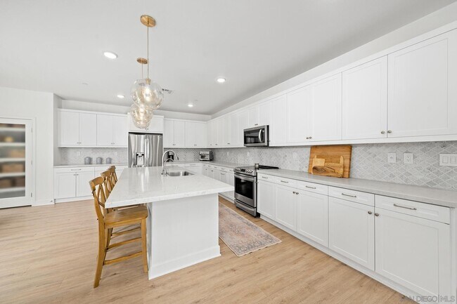 Primary Photo - 8850 Weston Rd