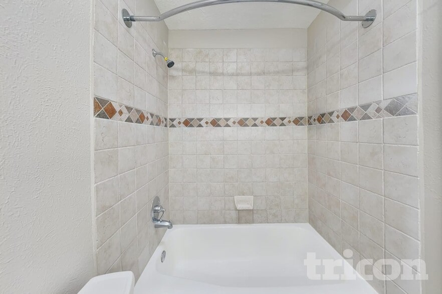 Building Photo - 1416 Nemesia Pl NE