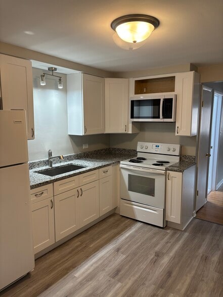 Kitchen view1 - 3049 N Harlem Ave