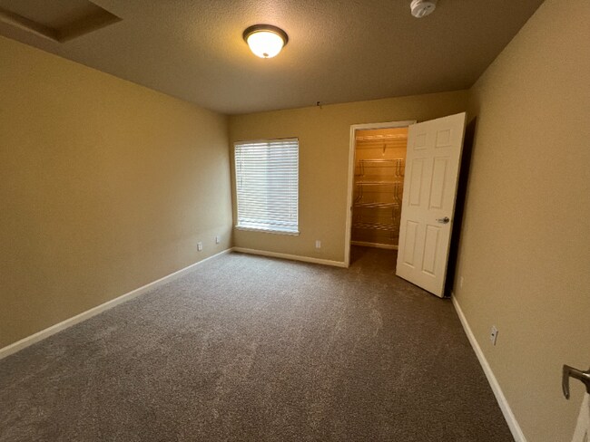 Building Photo - 7125 Ash Creek Heights