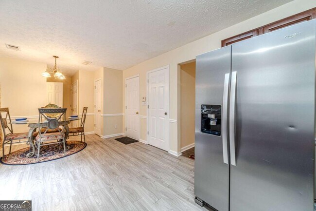 Building Photo - 4201 Crestside Ridge SW