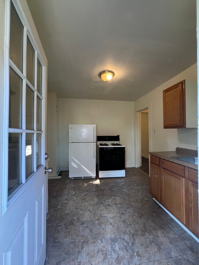 Building Photo - 1207 Sarah St