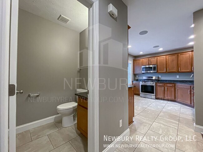 Building Photo - 147 Banksville Pl