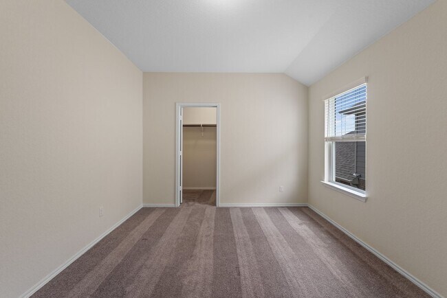 Building Photo - 942 Blue Violet