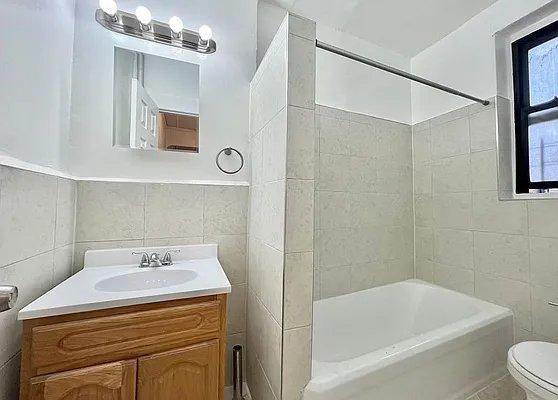 Building Photo - 1 bedroom in BRONX NY 10463