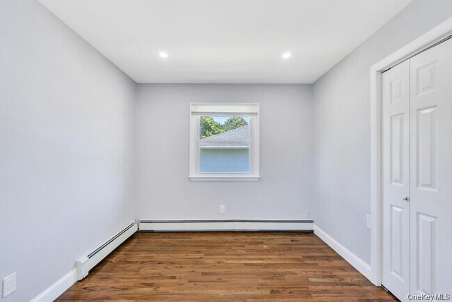 Building Photo - 220 Adirondack Dr