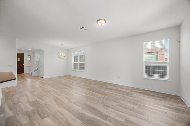 Building Photo - 528 Ayinger Ln