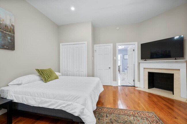 Building Photo - 215 W 138th St