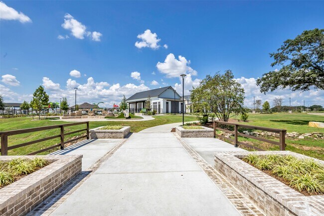 Building Photo - 29527 Saddleview Dr