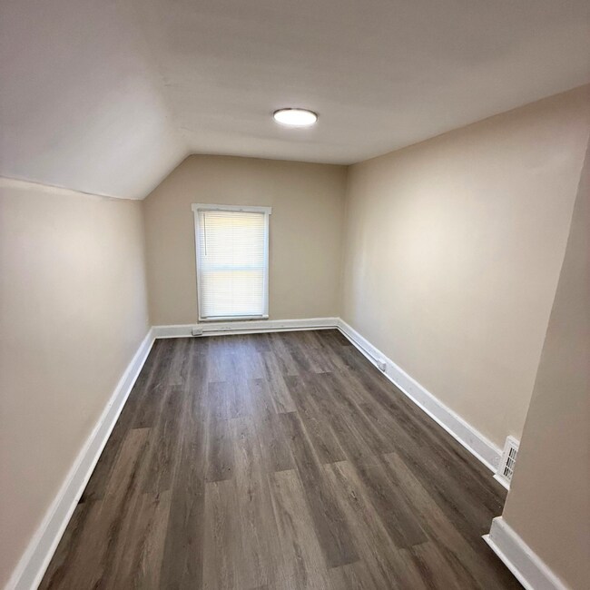 Building Photo - 8400 Medina Ave
