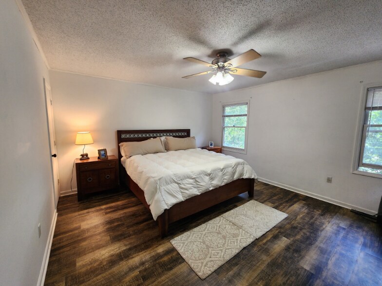 Building Photo - 701 Parkway Vista Dr
