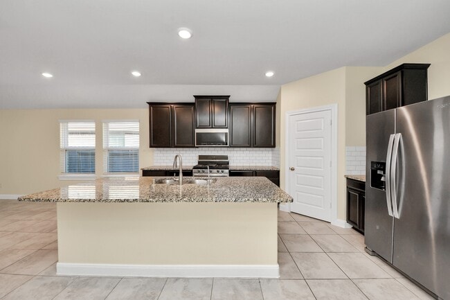 Building Photo - 24654 Greenwood Bay Dr