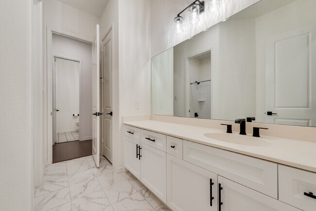 Building Photo - "Spacious 4-Bedroom Retreat with 2.5 Baths...