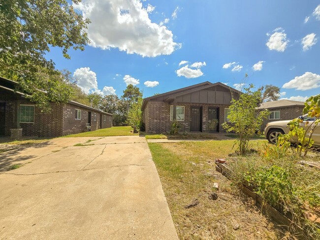 Building Photo - 1117 E Parker St