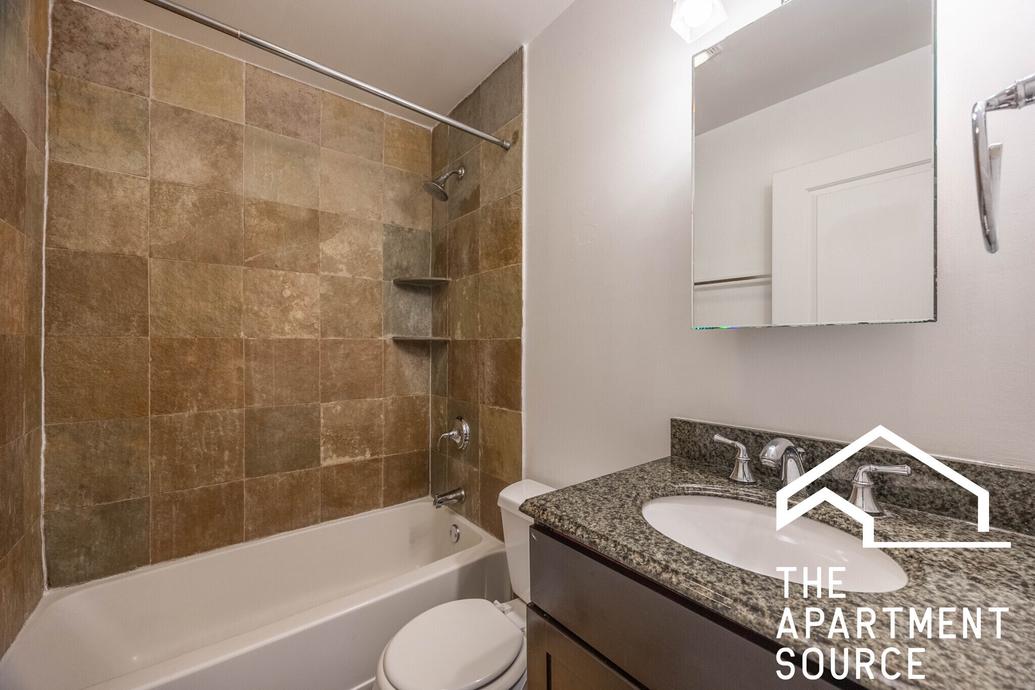 Building Photo - 628 W Wrightwood Ave