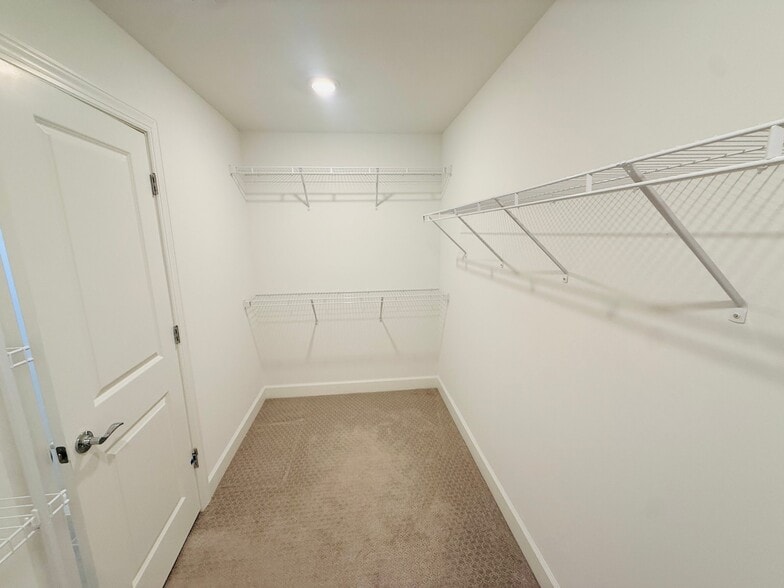 Building Photo - 6256 Baywood Ct