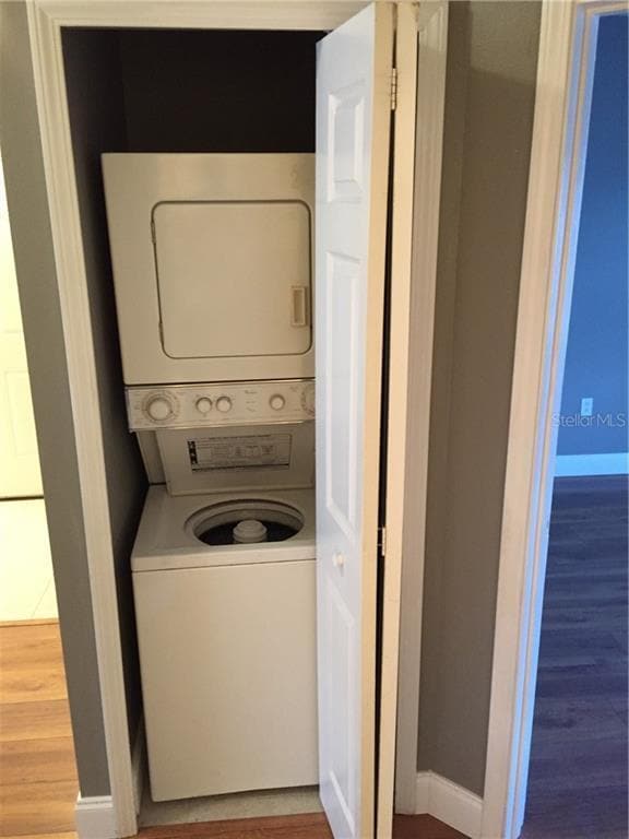 Building Photo - 6413 Hollydale Pl