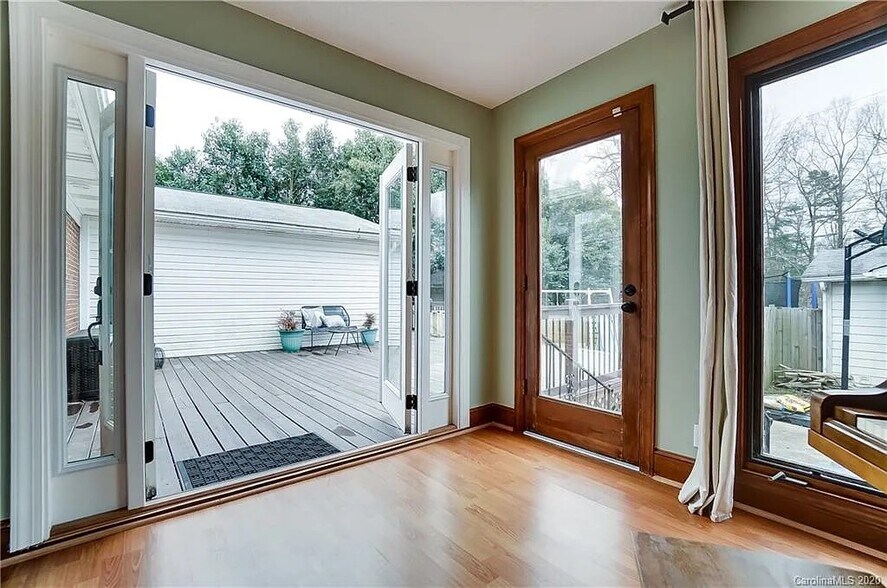 Building Photo - 10700 Forest Dr