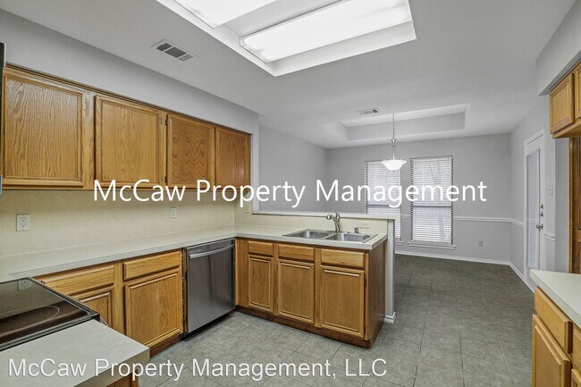 Building Photo - 3 br, 2 bath House - 803 Summit Dr.