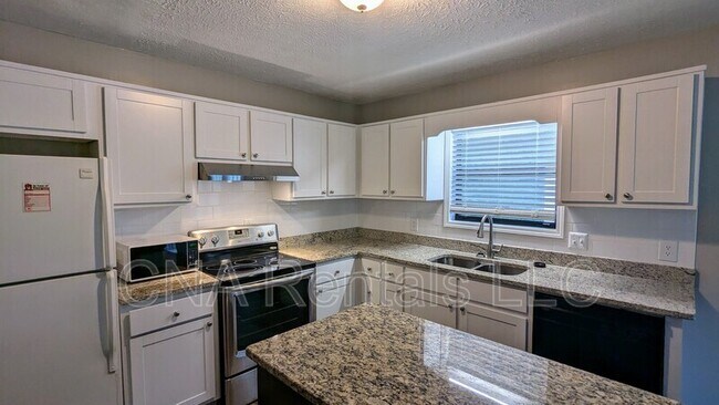 Building Photo - 1050 Mathews Ct