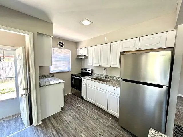 Building Photo - 2040 Faywood Dr