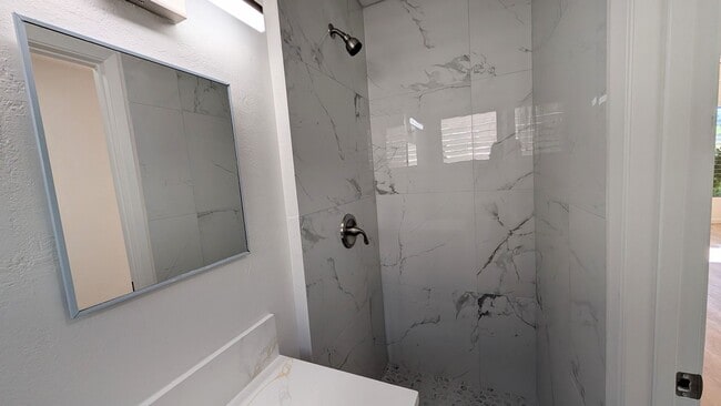 Building Photo - Newly Remodeled 2 bed 2 Bath Townhouse at Waialae Gardens in Kahala