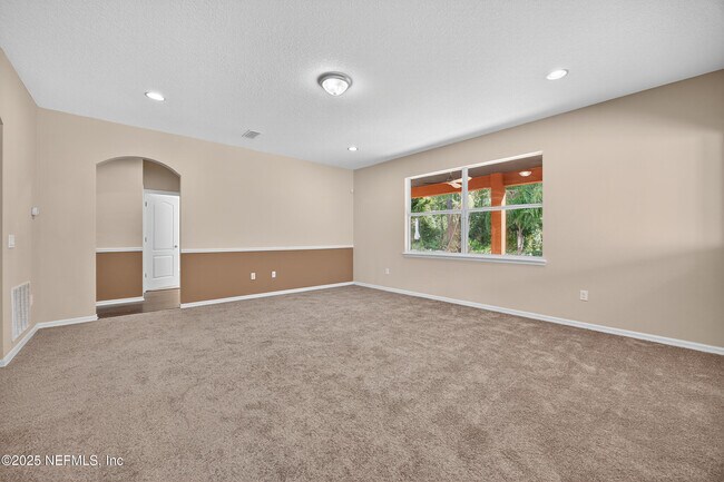 Building Photo - 13725 Devan Lee Dr N