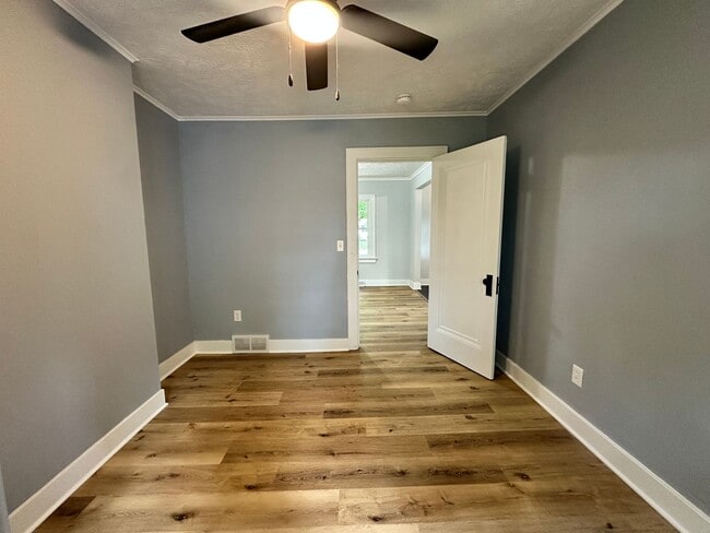 Building Photo - Three Bedroom Three Bath