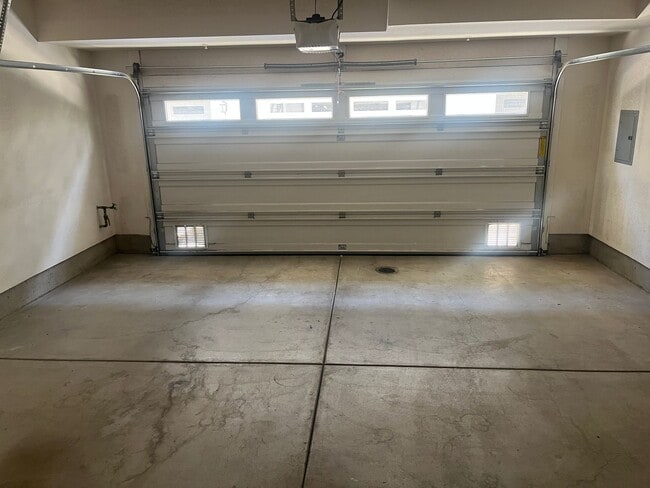 Building Photo - 2bd/2.5ba Townhouse with A/C in San Elijo ...
