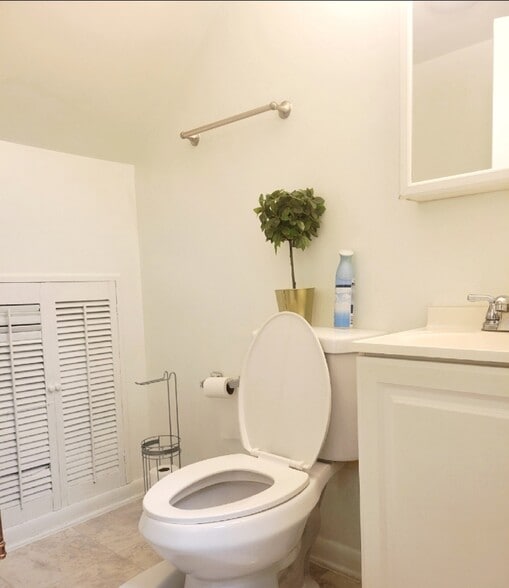 Building Photo - 9655 Homestead Ct