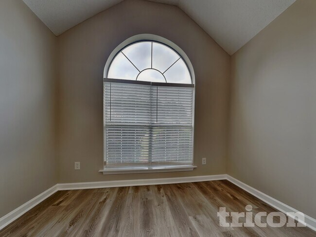 Building Photo - 4050 Monarch Dr