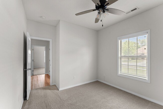 Building Photo - NEW LUXURY 3 BED 2 BATH 2 CAR GARAGE DUPLEX