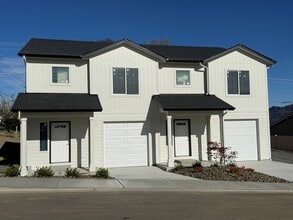 Building Photo - 609 / 611 - Duplex Lot 52