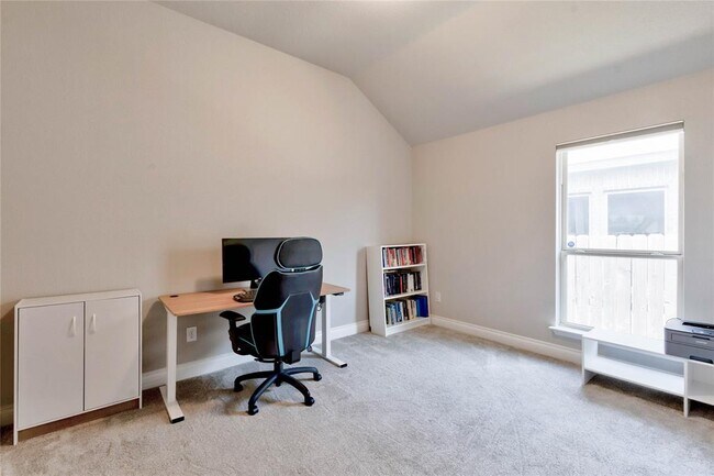 Building Photo - 2424 Burberry Ln