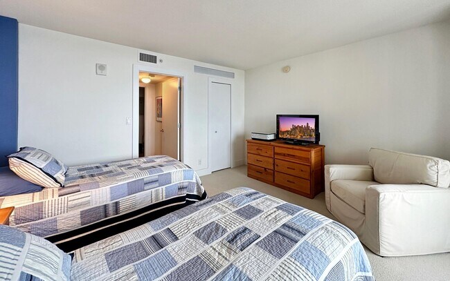 Building Photo - 3000 N Ocean Dr