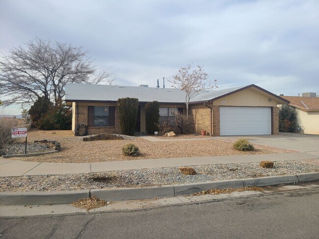 Building Photo - GREAT 3BR/2BA Home in Nice NE Heights Area SHOWING 2/10 5PM