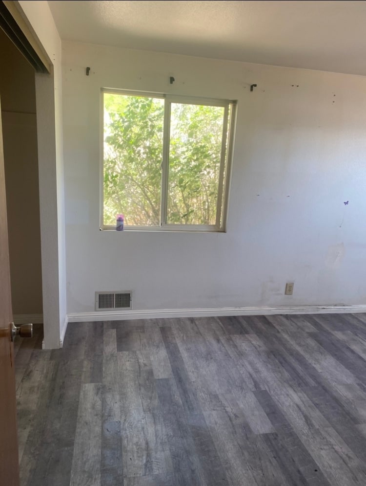Building Photo - 3220 Comstock Dr