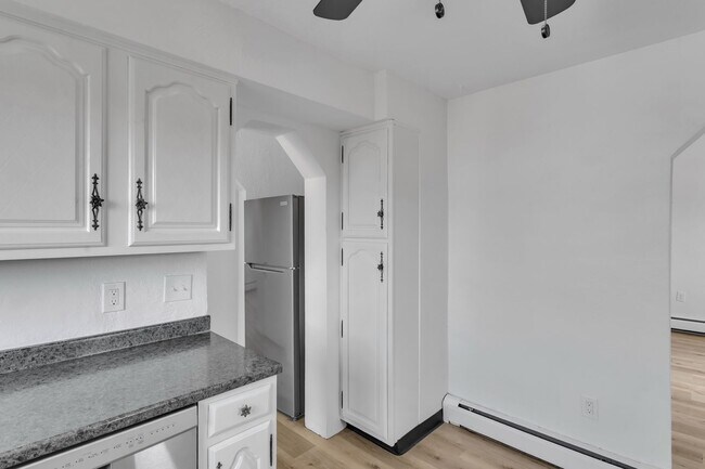 Building Photo - 1002 Fordham Ave