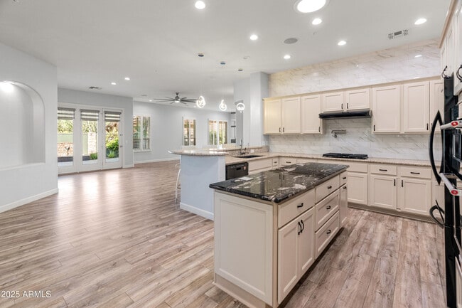 Building Photo - 12073 W Desert Mirage Dr