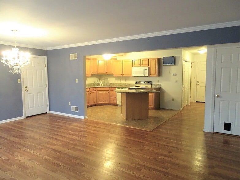 Building Photo - 932 Orchard St